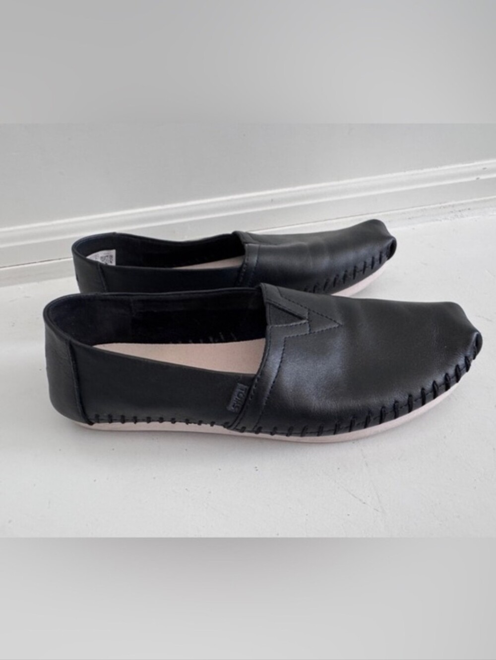 Toms Womens Alpargata Leather Slip On Shoes EUC Size 8